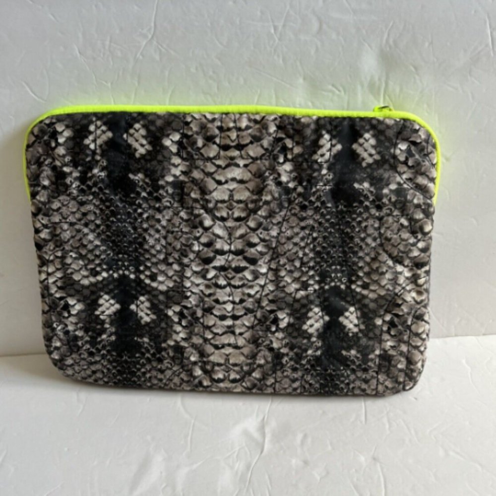 NEW Marc by Marc Jacobs Laptop Case Neon Fleece Lining Snake Skin WORKWEAR - Picture 3 of 11